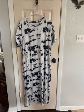 Black & White Tie-Dye Maxi T-Shirt Dress